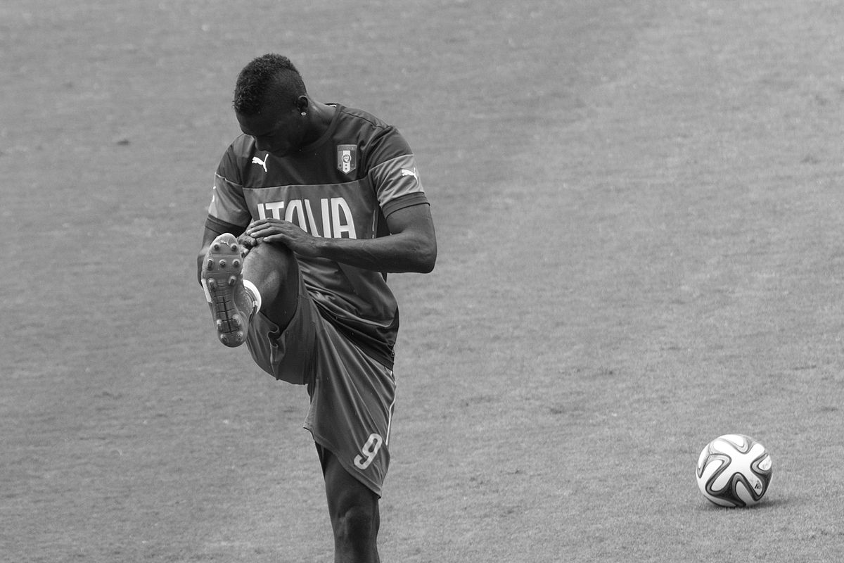 Vrátí se Mario Balotelli do Anglie? O problémového útočníka se zajímá Barnsley