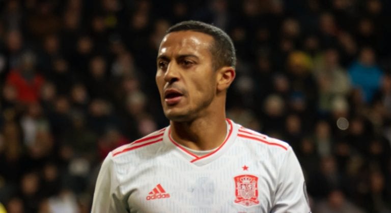Thiago Alcántara je nepřeceňovanější hráč v evropském fotbale, myslí si legenda Liverpoolu