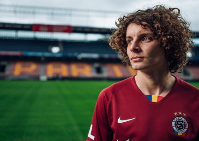Jsme tady správně? Jablonec krátkým videem oznámil příchod dvou fotbalistů z pražské Sparty