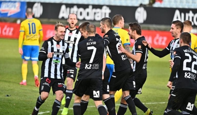 České Budějovice jsou letos stále 100%, Teplice se blíží k sestupovým příčkám