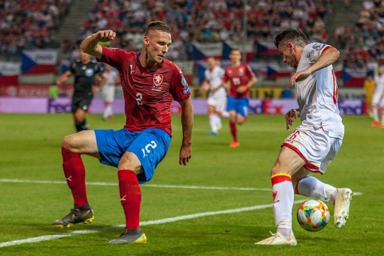 UEFA představila oficiální píseň pro Euro 2021. Jaké je její poselství?