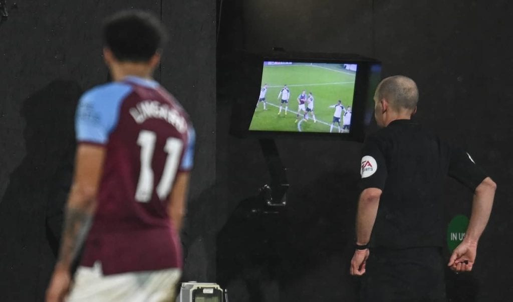 mike dean, var, premier league, rozhodčí