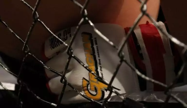 VIDEO: Nejtrapnější moment v historii MMA? Joe Harding zesměšňoval soupeře a za pár vteřin schytal KO kopem na hlavu