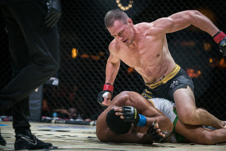 Viktor Pešta začal s MMA v 18 letech a stal se druhým Čechem v UFC. Jaký je jeho životní příběh?