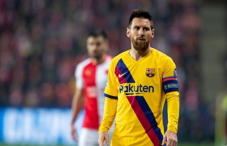 Velký zářez v Barceloně: K výhře musela pomoct nesmyslná červená karta. Skandální, čílí se fanoušci