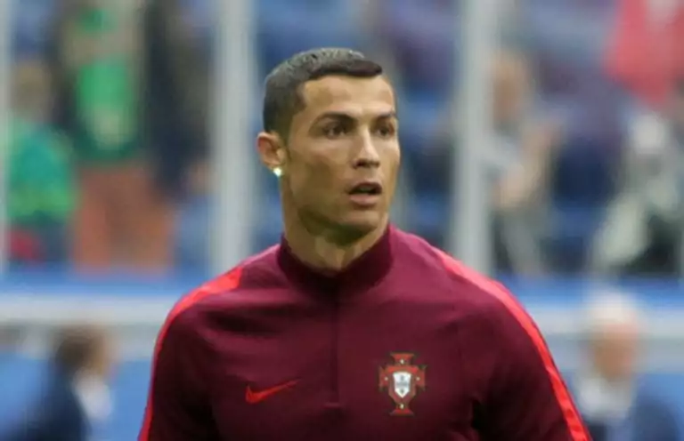 Podívejte se na Ronaldův neuznaný gól v poslední minutě! Rozhodčí udělali fatální chybu