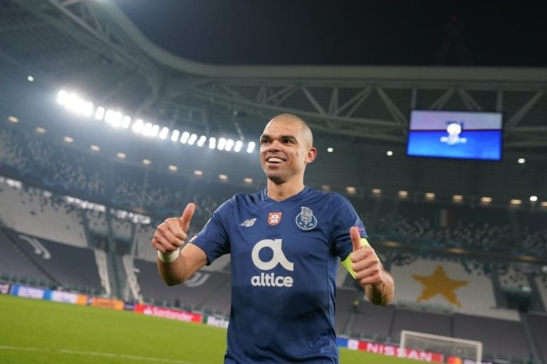 Pepe je nejstarším hráčem vyřazovacích bojů Ligy mistrů! Do kolika zápasů už Portugalec v této soutěži zasáhl?