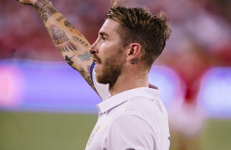 Ramos k rozhodčímu: Panebože, běž se na to podívat, to je jasná penalta! Sudí ho neposlechl