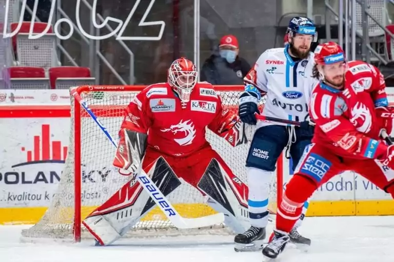 Oceláři Třinec vs. Bílí Tygři Liberec online stream. Jak zápas sledovat?