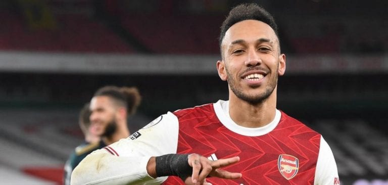 Arsenal neumí odpouštět, proto má Aubameyang smůlu, tvrdí Adebayor