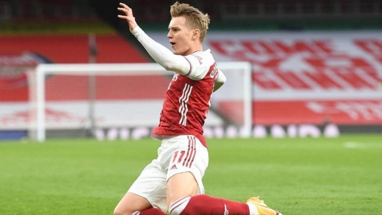Mohl by být Martin Ødegaard lepší než Mesüt Özil? V Arsenalu z něj roste skvělý záložník