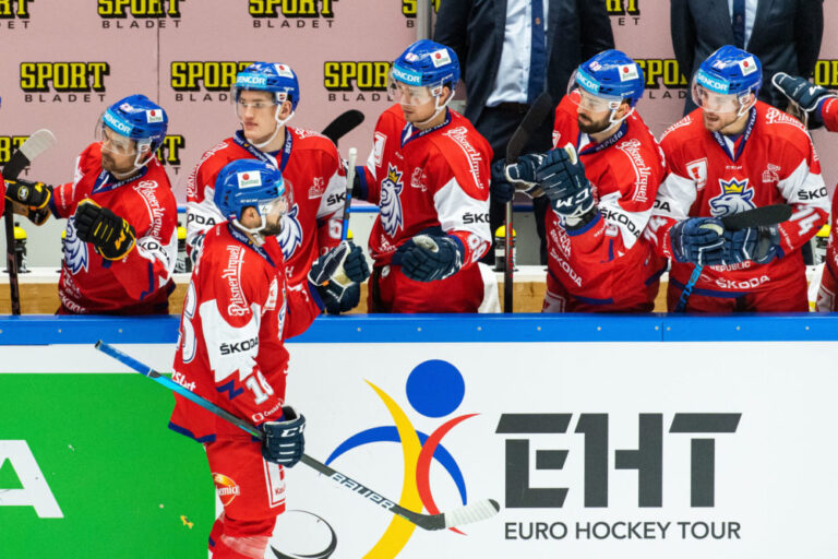 Nagano i zlatý hattrick upadají v zapomnění, hokejová reprezentace se propadá mezinárodním žebříčkem! Jaká je hlavní příčina?