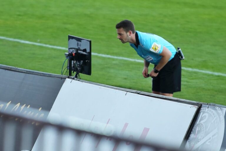 Komise rozhodčích vydala své vyjádření. Přidala i video komunikace s VARem u neuznané branky Čvančary
