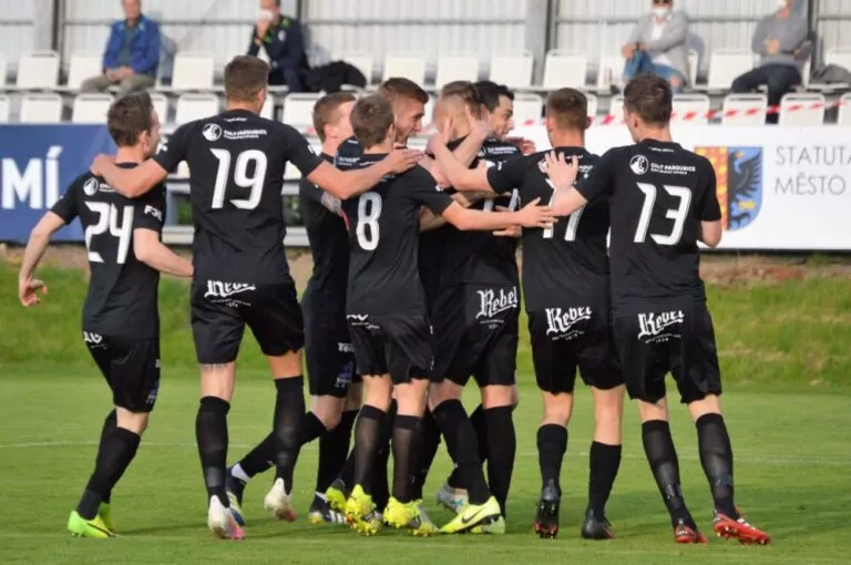 Hradec Králové drží solidní šňůru neporazitelnosti! Můžou Votroci zamíchat skupinou o titul?