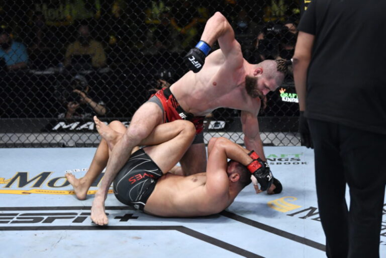 Je to oficiální! Procházka půjde v květnu o titul UFC proti Gloveru Teixeirovi