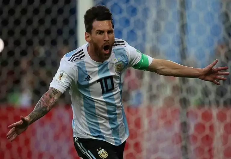 Z toho mrazí! Záběry z dronu na slavící Argentince, přihlížel i Maradona! Messi nezpochybnitelným králem fotbalu
