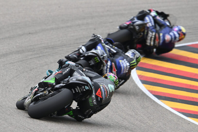 Video: Double pro Yamahy nebo velký pád Rossiho! To byla Velká cena Nizozemska Moto GP