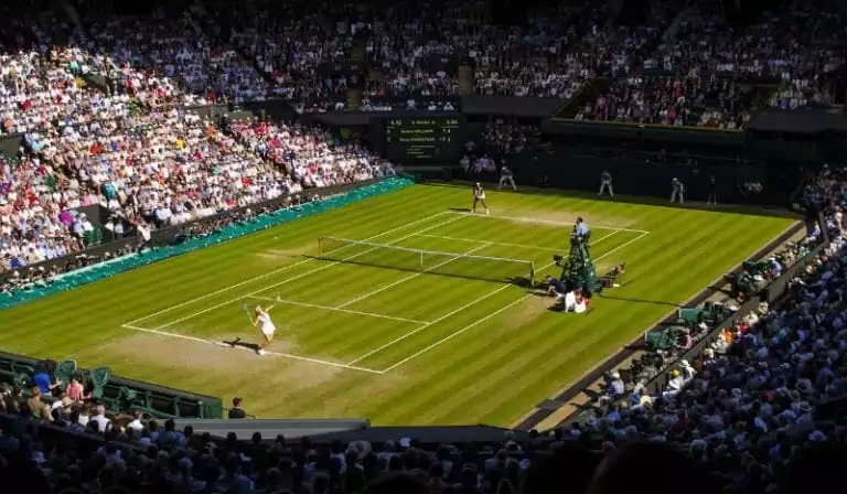 Trable s covidem, české derby a návrat legendy. To bylo první kolo na Wimbledonu
