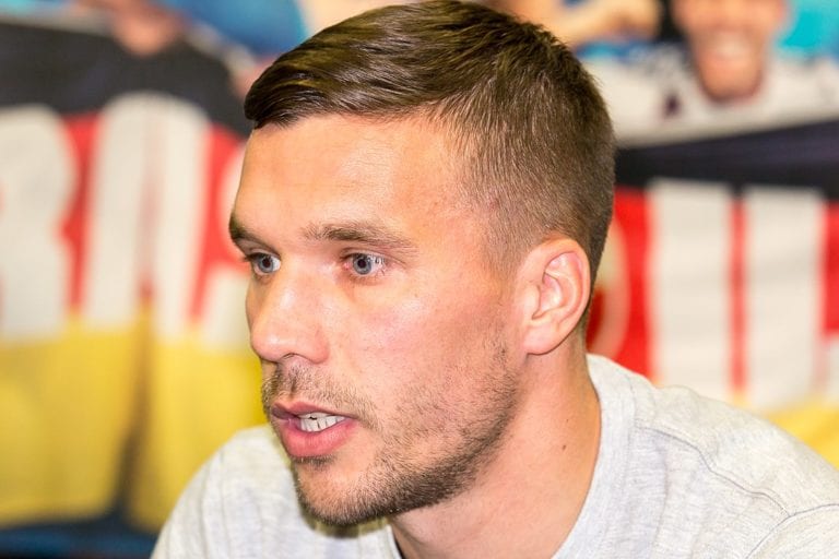 VIDEO: Lukas Podolski napodobil Schicka, podívejte se na jeho neuvěřitelný gól