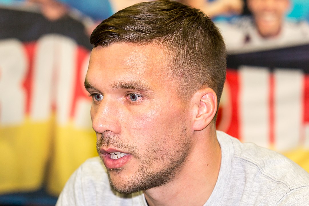 VIDEO: Lukas Podolski napodobil Schicka, podívejte se na jeho neuvěřitelný gól