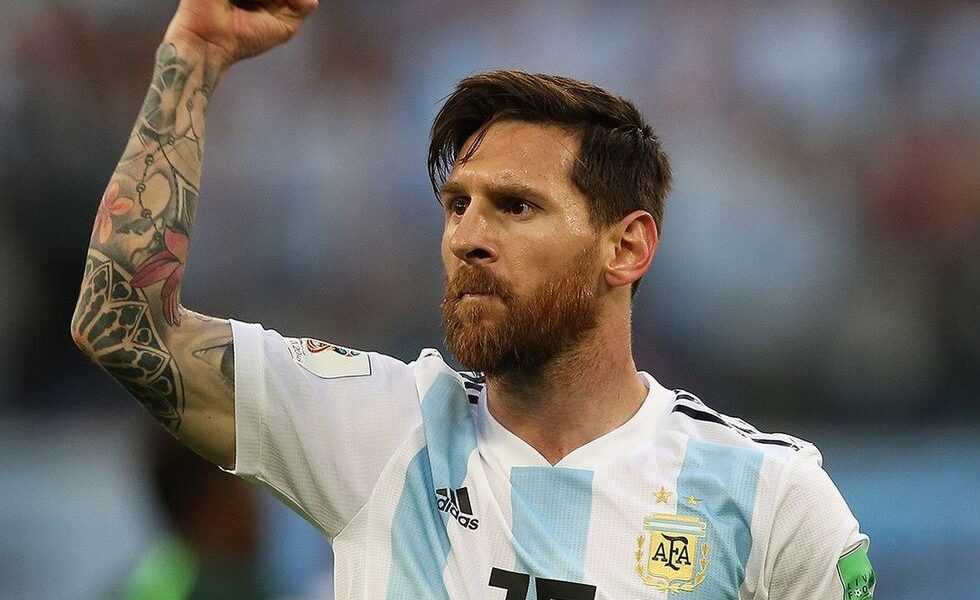 Video: Bizarní gól Messiho. Soupeř přestal hrát, Argentinec nikoli a nebránícím Estoncům vstřelil gól