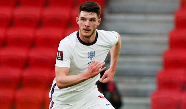 Do dnešního dne jsem neměl pivo, řekl Declan Rice poté, co po gólu vypil pivo, které po něm hodil fanoušek Maďarska