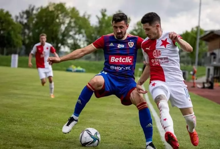 Co ukázala Slavia: Příprava na tříobráncový systém a povedené návraty