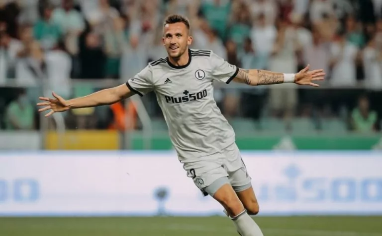 VIDEO: Pekhart opět zářil! Za Legii vstřelil v prvním zápase polské ligy hattrick a řídil výhru varšavského celku