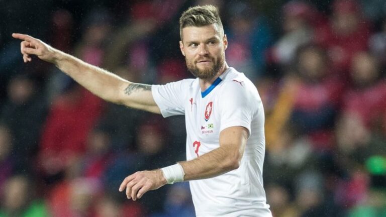 Čelůstka neumí s balónem, reprezentace potřebuje více hráčů v top ligách, myslí si bývalý bundesligový stoper