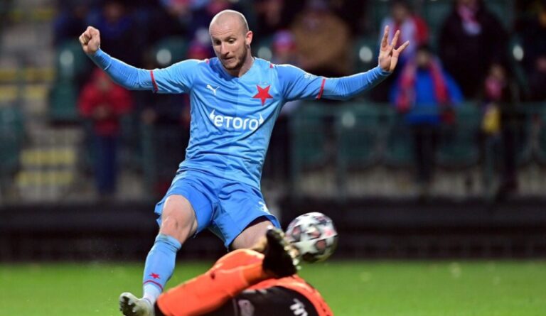 Přizpůsobit Krmenčíka hře Slavie je hodně těžké, říká její bývalý trenér František Cipro