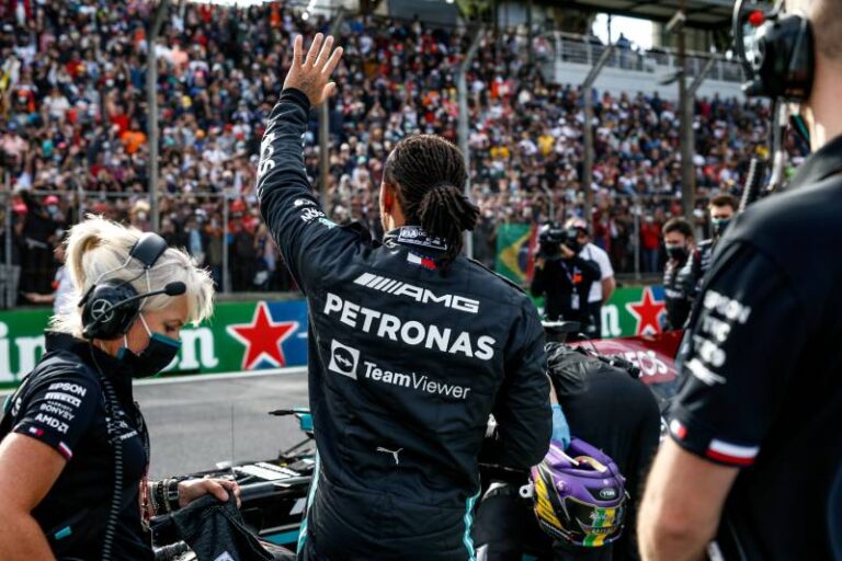Hamilton a další titul? Musí být agresivnější, říká Villeneuve. Co dalšího na jeho adresu prohlásil?