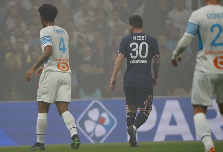 PSG zabránilo v nastavení prohře s Lens. Smolař Messi trefil opět jen tyč, Navas chyboval