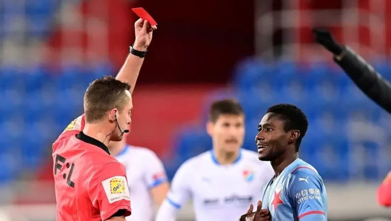 Problém pro Slavii! Oscar za nesportovní chování vynechá jeden z nejdůležitějších zápasů sezóny