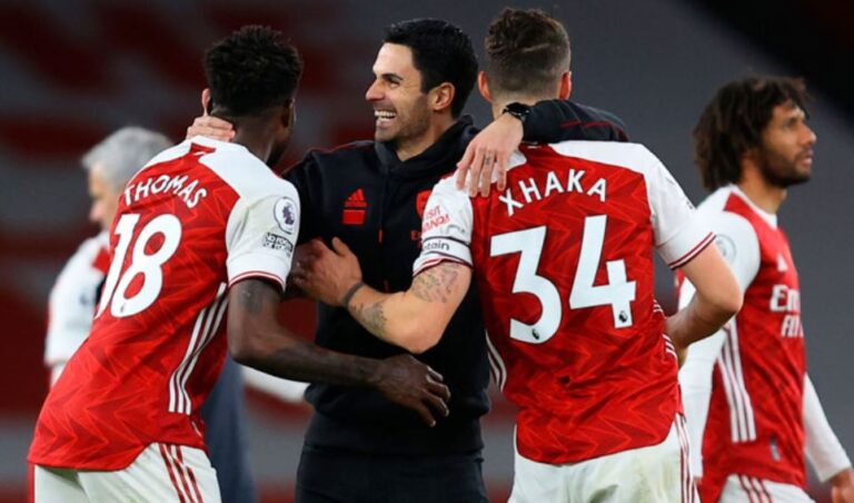 Arsenal shání záložníka, ukáže Arteta na Rice, Caiceda či snad oba dva?
