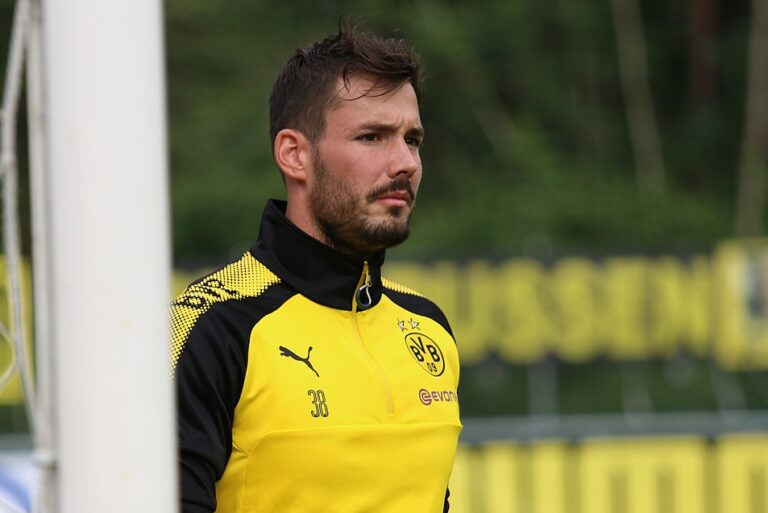 Blíží se Bürkiho konec v Dortmundu? Letní posila Gregor Kobel svého konkurenta odstavil