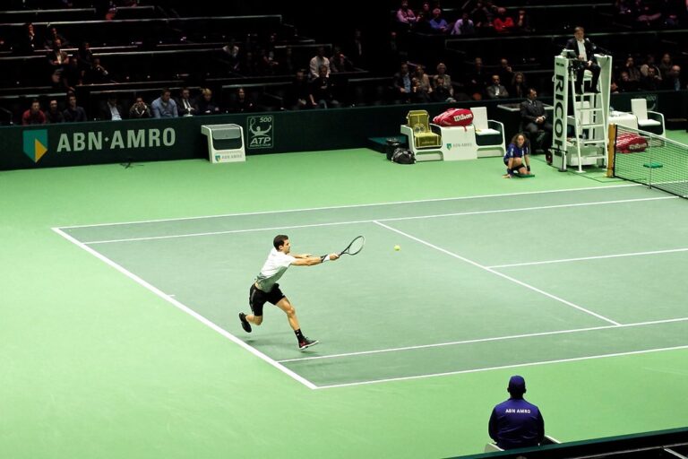 Čeští tenisté si situaci v baráži Davis Cupu zkomplikovali deblovou porážkou, rozhodující bod vybojoval Lehečka ve dvouhře