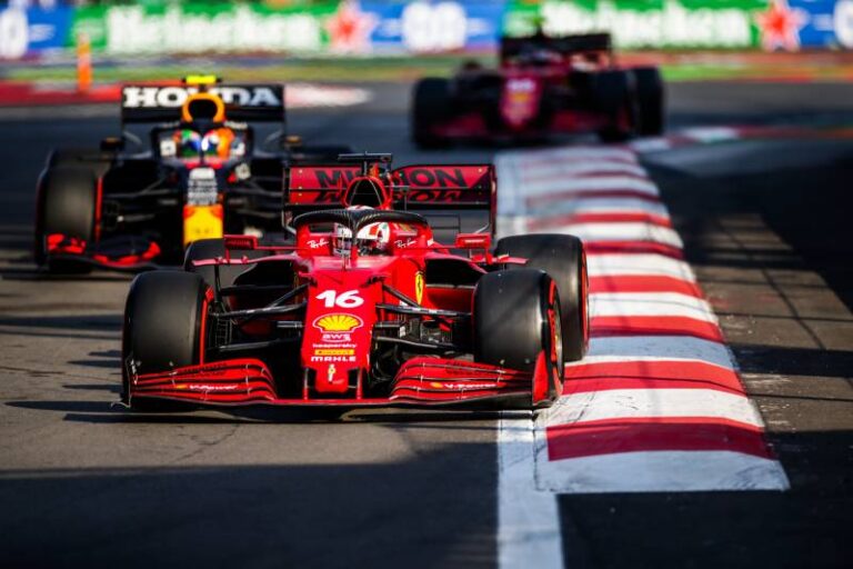 Ferrari představilo zbarvení vozu pro sezónu 2022! Líbí se vám návrat k tradiční závodní červené?