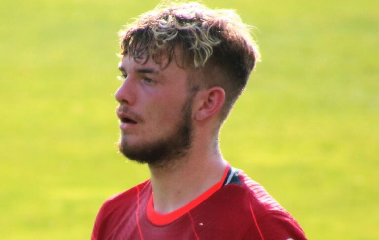 Harvey Elliott oslavil zázračný návrat na hřiště prvním gólem v dresu Liverpoolu