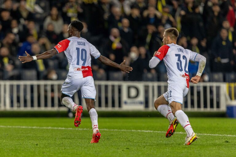 Nevýrazné Fenerbahce: Jak na prohru proti Slavii reagovali fanoušci nebo trenér İsmail Kartal?