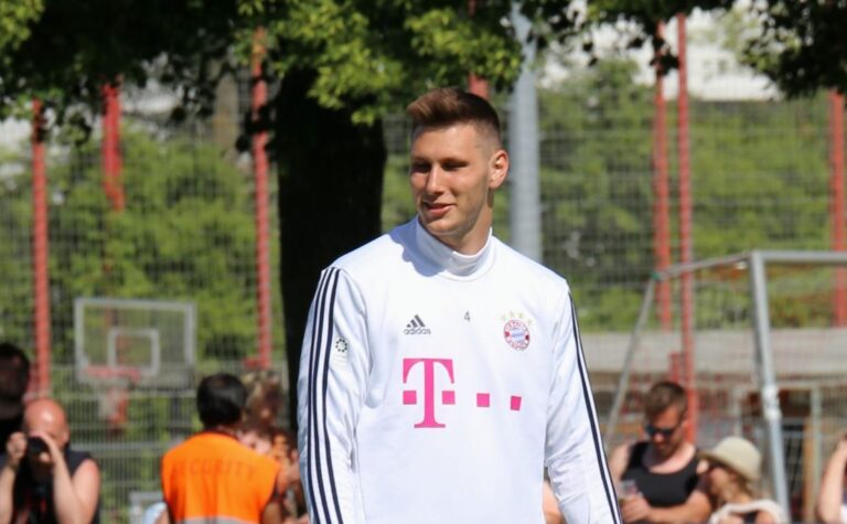 Stoper Bayernu Süle odchází po konci smlouvy do Borussie Dortmund