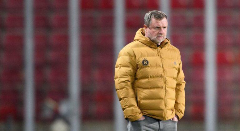 Titul? Nemyslím si, že si Slavia a Plzeň nechají takovou mezeru dohnat, říká Vrba