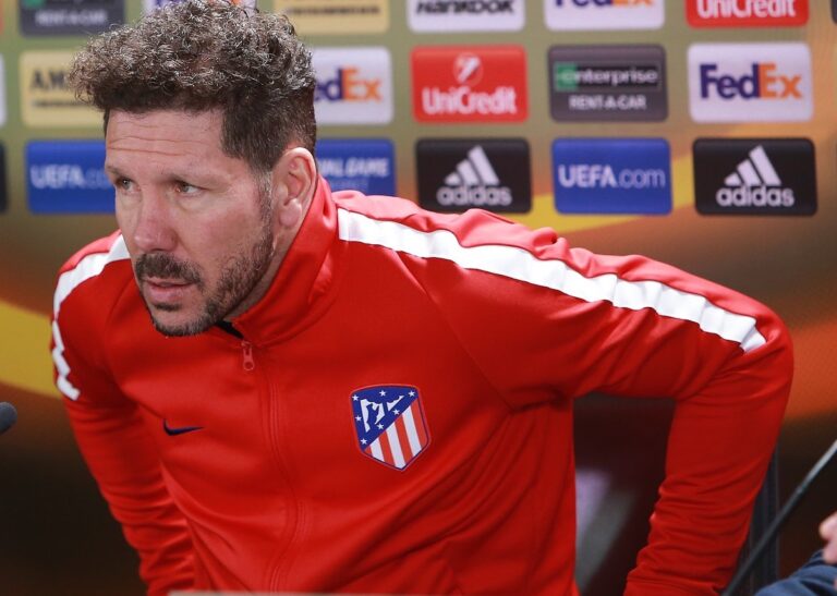Neskutečné! Sudí po ukončení zápasu našel u videa penaltu pro Atlético, Carrasco ji ale zahodil a Simoneho svěřenci v LM končí