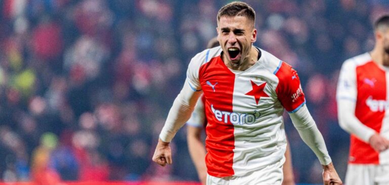 Nejlepší momenty derby: Hymna na housle, Řehákovo mávání kapesníčkem či Lingrovo srdcařství