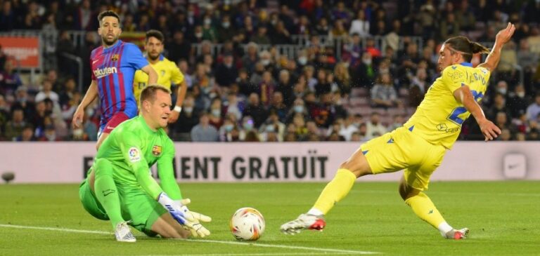 Ter Stegen v bráně Barcelony potvrdil fantastickou formu! Takto se vytáhl proti střele Rashforda a tutovce Weghorsta