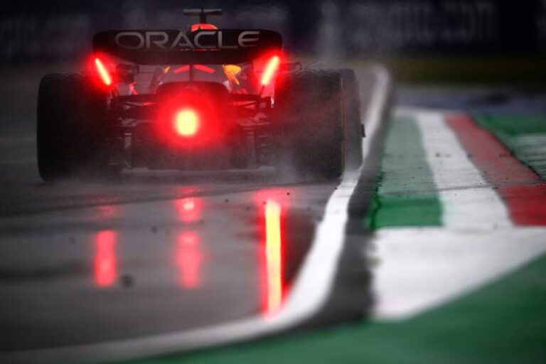 Červené vlajky, hořící Williams nebo bouračka Carlose Sainze aneb Jaké výsledky přinesla kvalifikace v Imole?