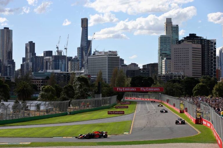 První závod sezony, debut F3 a dlouhá historie. To je australský Albert Park