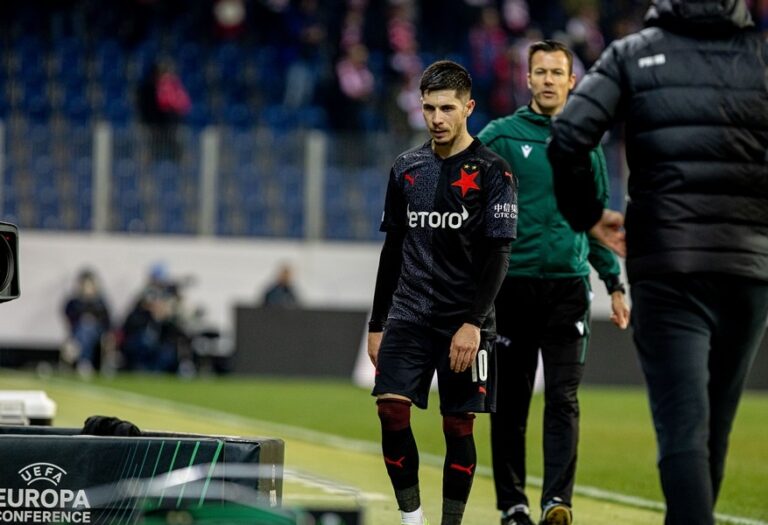 Proč je důležité míti VAR? Poslední dva zápasy Slavie v Evropě to krásně vykreslují