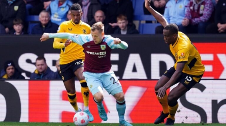 Burnley, Watford a Norwich sestupují z PL. O které jejich hráče bude v létě zájem?