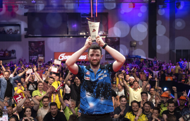 Neděle na Czech Darts Open ve znamení Adama Gawlase, v Praze se bude hrát i za rok