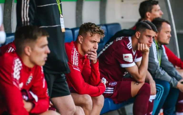 Nedostatečné herní vytížení? Karabec s Daňkem odcestují s rezervou do Anglie na zápas s Brightonem